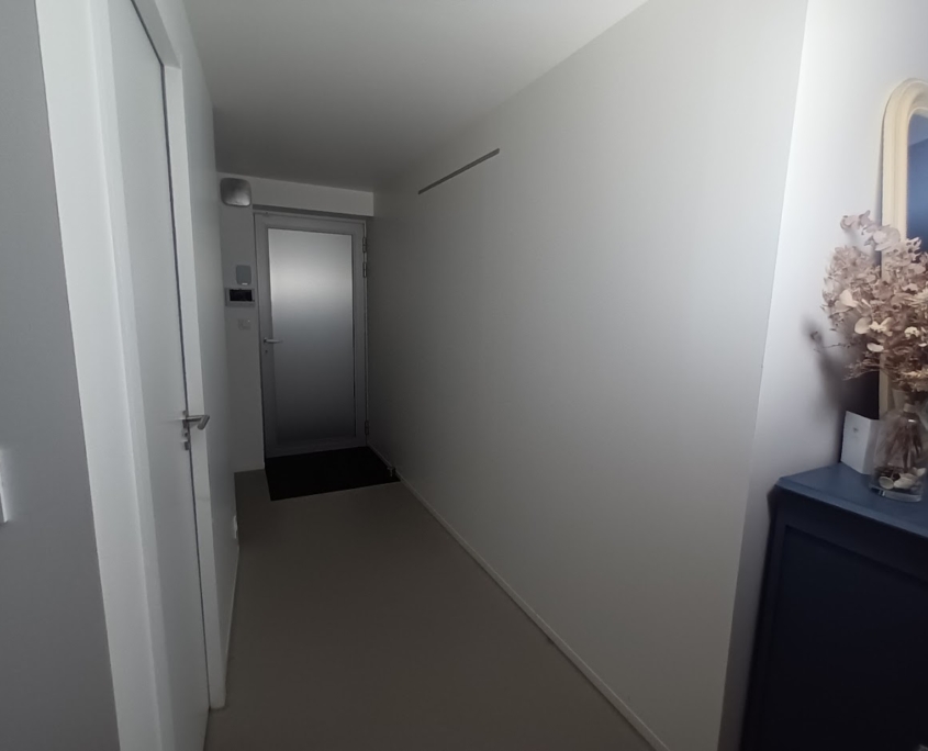 Couloir avant pose d'un papier peint panoramique Périphérie Nantaise, Orée d'Anjou