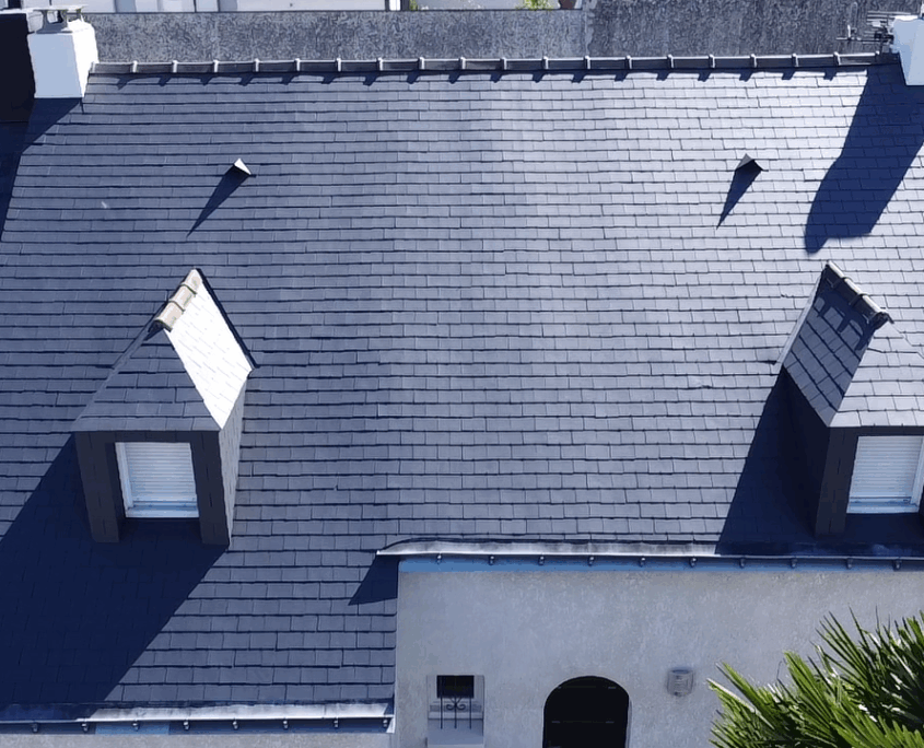 mise en peinture sur toiture en ardoise, vue aerienne