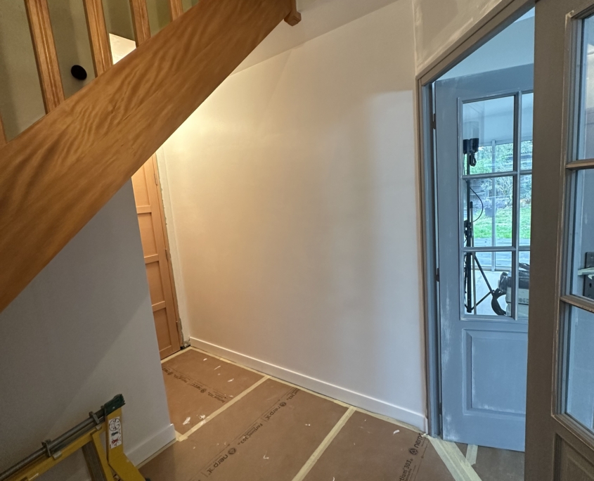 Chantier intérieur avant travaux de peinture décoration